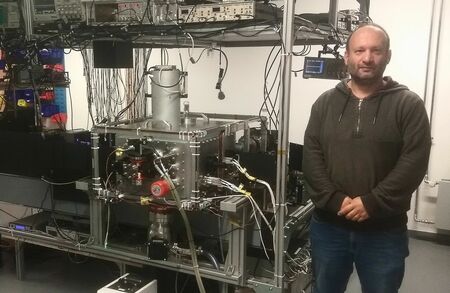 Experimental set-up of the ytterbium experiment at the Helmholtz Institute Mainz with the physicist Dr. Dionysis Antypas